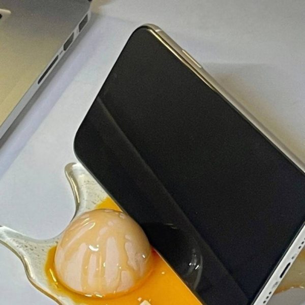 1pc April Fool's Day Broken Eggs Mobile Phone Holder Broken Eggs Broken Eggs Broken Eggs Blown Milk Tea Spoof Psychic Toys